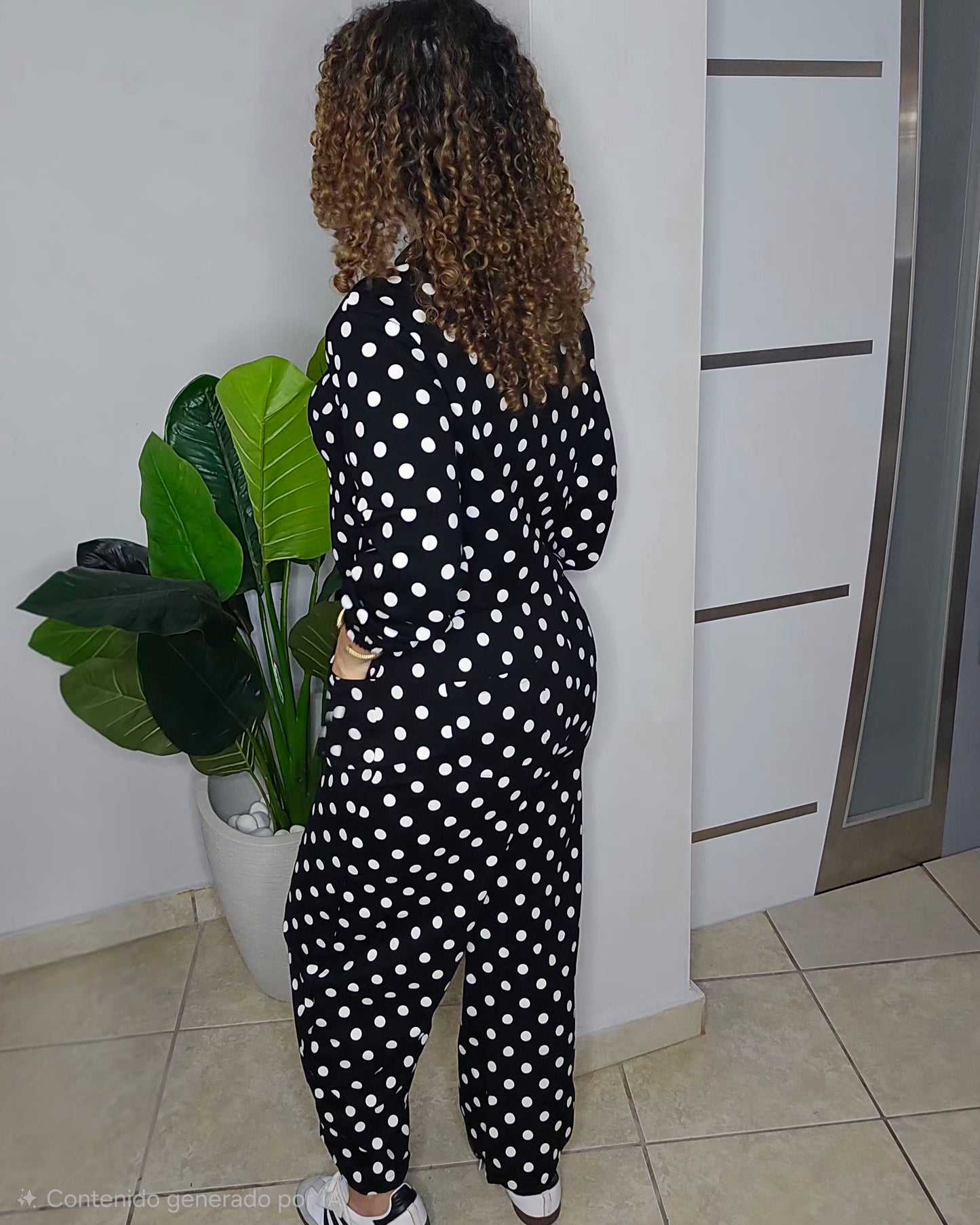 Mila Knot Clouser Polka Dot Set in Black