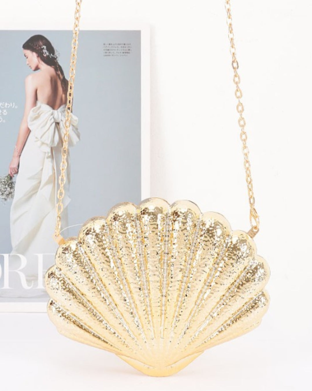 Seachell Metallic Acrylic Cluth in gold